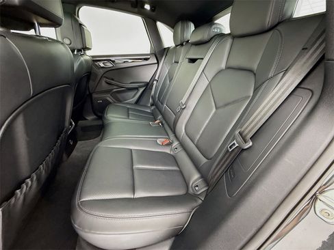 Certified 2025 Porsche Macan image 24