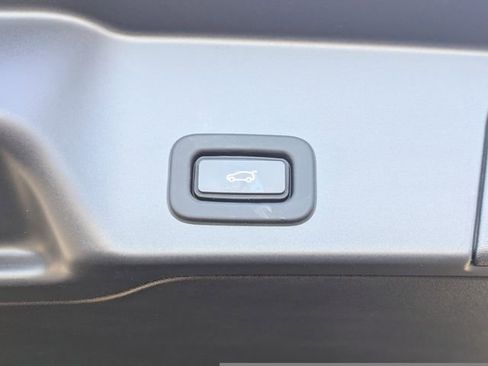 Used 2022 Land Rover Range Rover Evoque R-Dynamic SE image 14