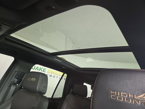 Used 2024 Chevrolet Tahoe High Country image 23