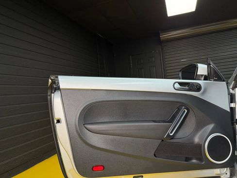 Used 2013 Volkswagen Beetle 2.5 FWD image 16