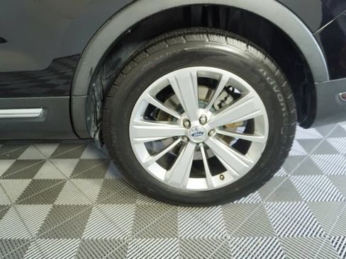 Used 2019 Ford Explorer Limited w/ Ford Safe & Smart Package FWD image 18