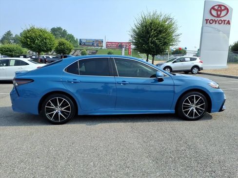 Used 2024 Toyota Camry SE FWD image 3
