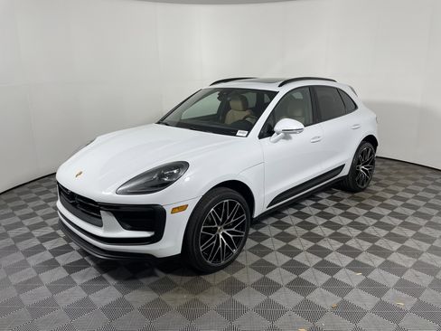 Certified 2023 Porsche Macan AWD/4WD image 11