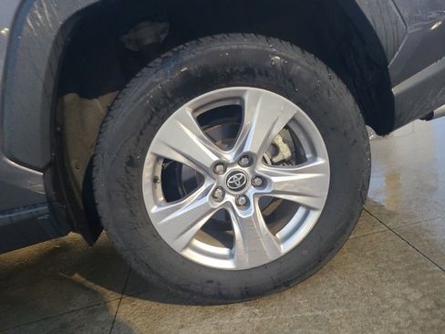 Used 2022 Toyota RAV4 XLE image 11