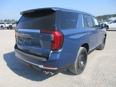 New 2026 GMC Yukon Denali w/ Denali Reserve Package AWD/4WD image 4