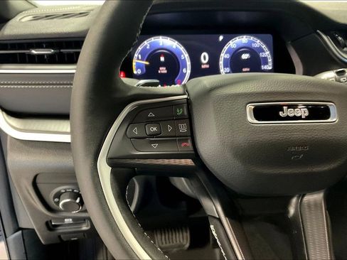 New 2025 Jeep Grand Cherokee Altitude image 21