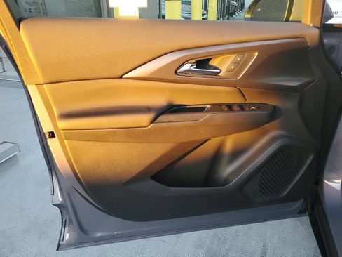 New 2026 Chevrolet Equinox EV LT image 18