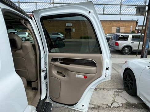 Used 2003 GMC Yukon Denali image 24