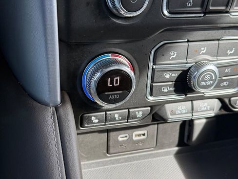 Used 2021 GMC Yukon SLT w/ SLT Luxury Plus Package image 25