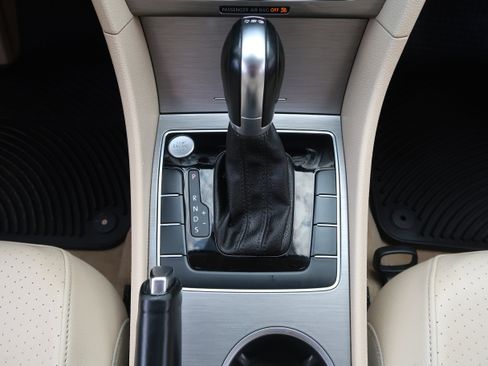 Used 2014 Volkswagen Passat TDI SE image 20