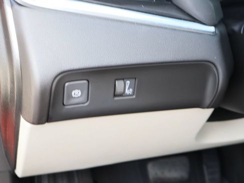 Certified 2024 Buick Enclave Essence w/ Sport Touring Edition FWD image 12