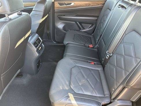 Used 2025 Volkswagen Atlas SE AWD/4WD image 14