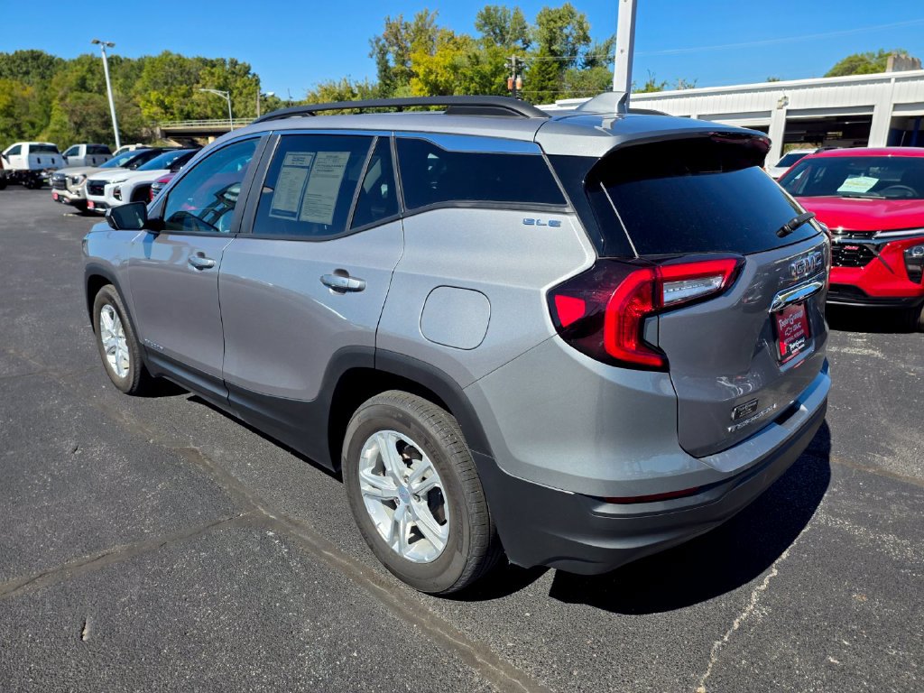Used 2023 GMC Terrain SLE w/ Driver Convenience Package FWD image 6
