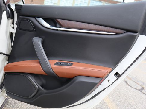 Used 2017 Maserati Ghibli S Q4 AWD/4WD image 38