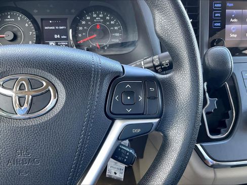 Used 2015 Toyota Sienna LE FWD image 22