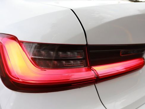 Used 2019 BMW 330i Sedan w/ Convenience Package RWD image 27