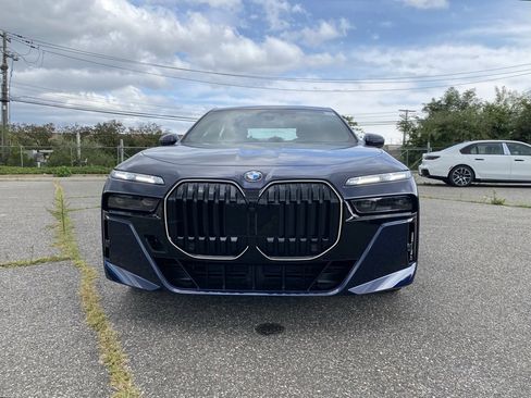 New 2026 BMW 760i xDrive w/ Executive Package image 2