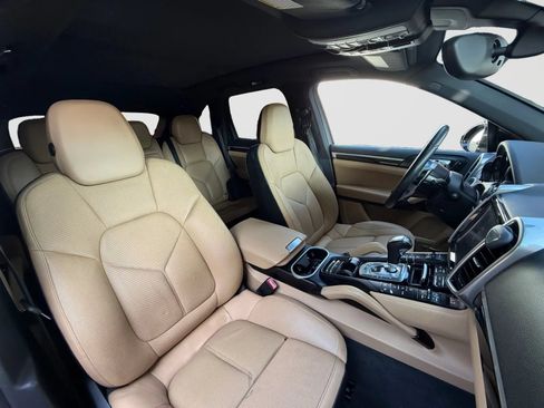 Used 2016 Porsche Cayenne AWD/4WD image 21