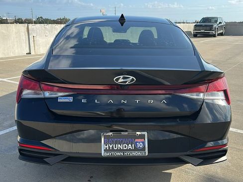 Used 2023 Hyundai Elantra SEL w/ Convenience Package image 11
