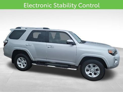 Used 2020 Toyota 4Runner SR5 AWD/4WD image 19