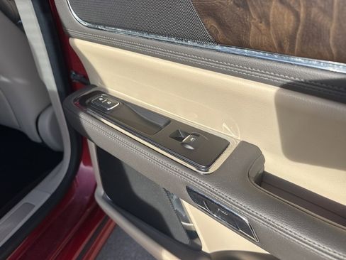 Used 2019 Lincoln Continental Select image 44