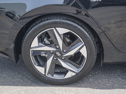 Used 2023 Hyundai Elantra Limited FWD image 9