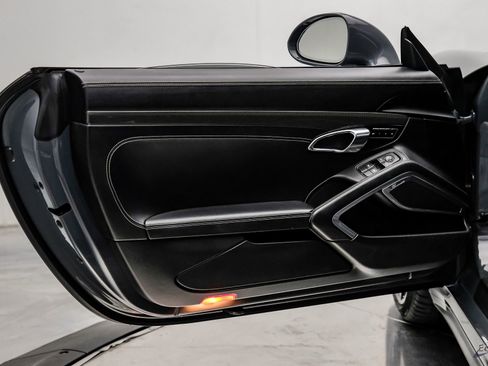 Used 2017 Porsche 911 Turbo S image 88