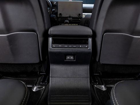 Used 2024 Lexus GX 550 w/ Accessory Package (Z1) AWD/4WD image 32