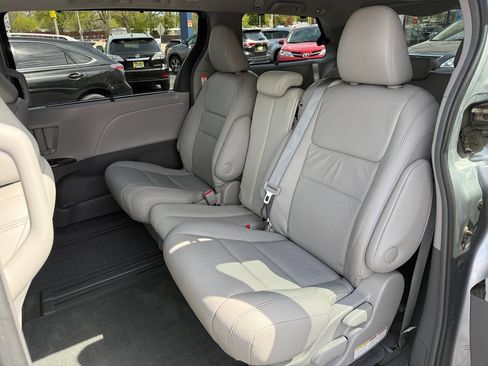 Used 2016 Toyota Sienna XLE w/ XLE Navigation Package FWD image 29