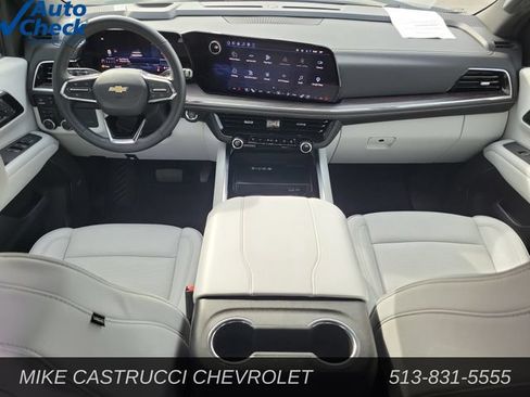 Used 2025 Chevrolet Suburban Premier AWD/4WD image 10
