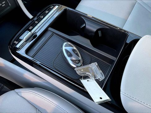 Used 2025 Hyundai Tucson Limited image 36