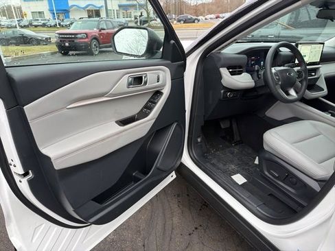 New 2026 Ford Explorer Active w/ Active Comfort Package AWD/4WD image 13