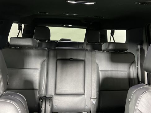 Used 2022 Chevrolet Suburban LT image 36