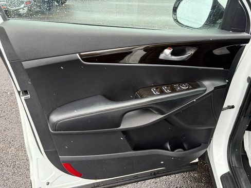 Used 2019 Kia Sorento LX V6 FWD image 9