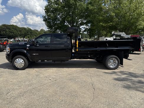 New 2024 RAM 5500 Laramie image 4