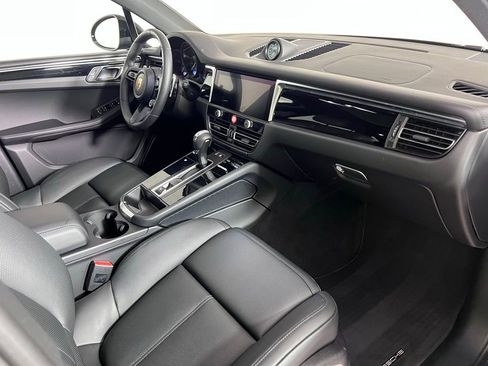 Certified 2026 Porsche Macan AWD/4WD image 18