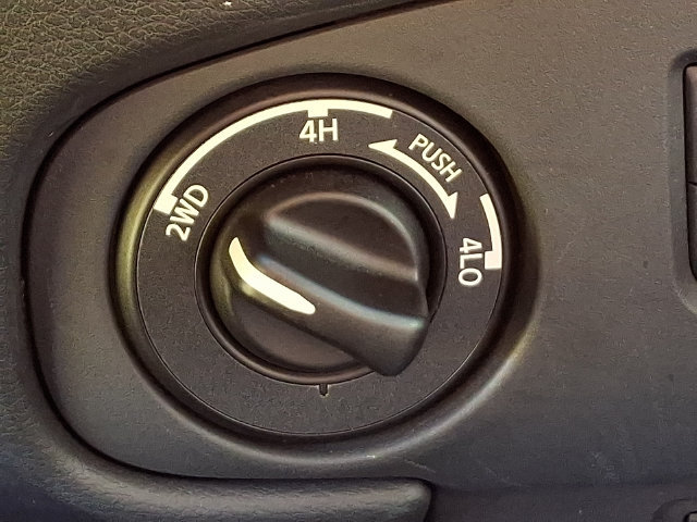 Used 2024 Nissan Frontier SV w/ SV Convenience Package AWD/4WD image 17