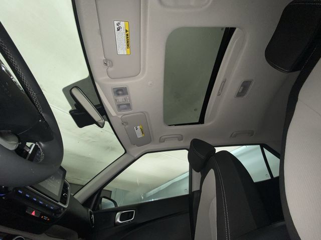 Used 2024 Hyundai Venue SEL FWD image 21