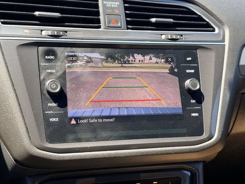Used 2022 Volkswagen Tiguan SE AWD/4WD image 19