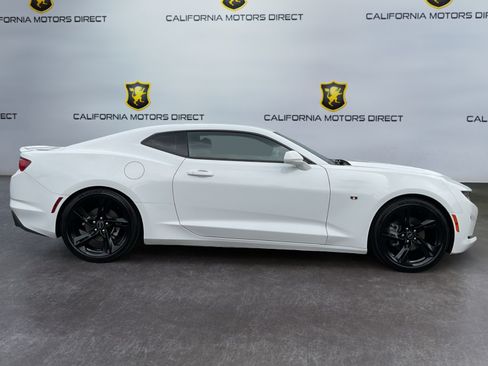 Used 2021 Chevrolet Camaro LT w/ Technology Package RWD image 4
