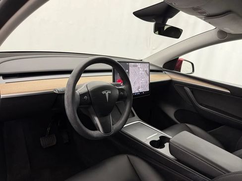 Used 2024 Tesla Model Y Long Range AWD/4WD image 8
