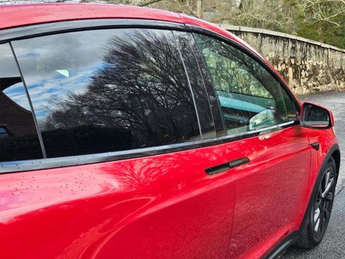 Used 2022 Tesla Model X image 19