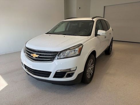 Used 2017 Chevrolet Traverse LT image 3