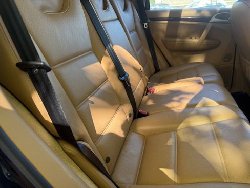 Used 2005 Porsche Cayenne Turbo AWD/4WD image 11