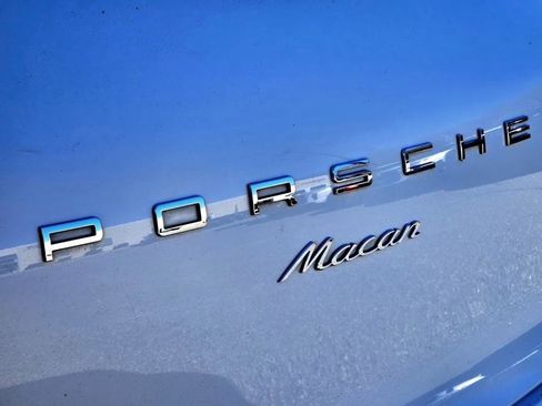 Used 2018 Porsche Macan image 14