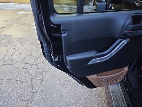 Used 2014 Jeep Wrangler Unlimited Sahara w/ Dual Top Group image 5