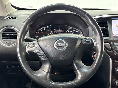Used 2016 Nissan Pathfinder Platinum w/ Family Entertainment Package image 18