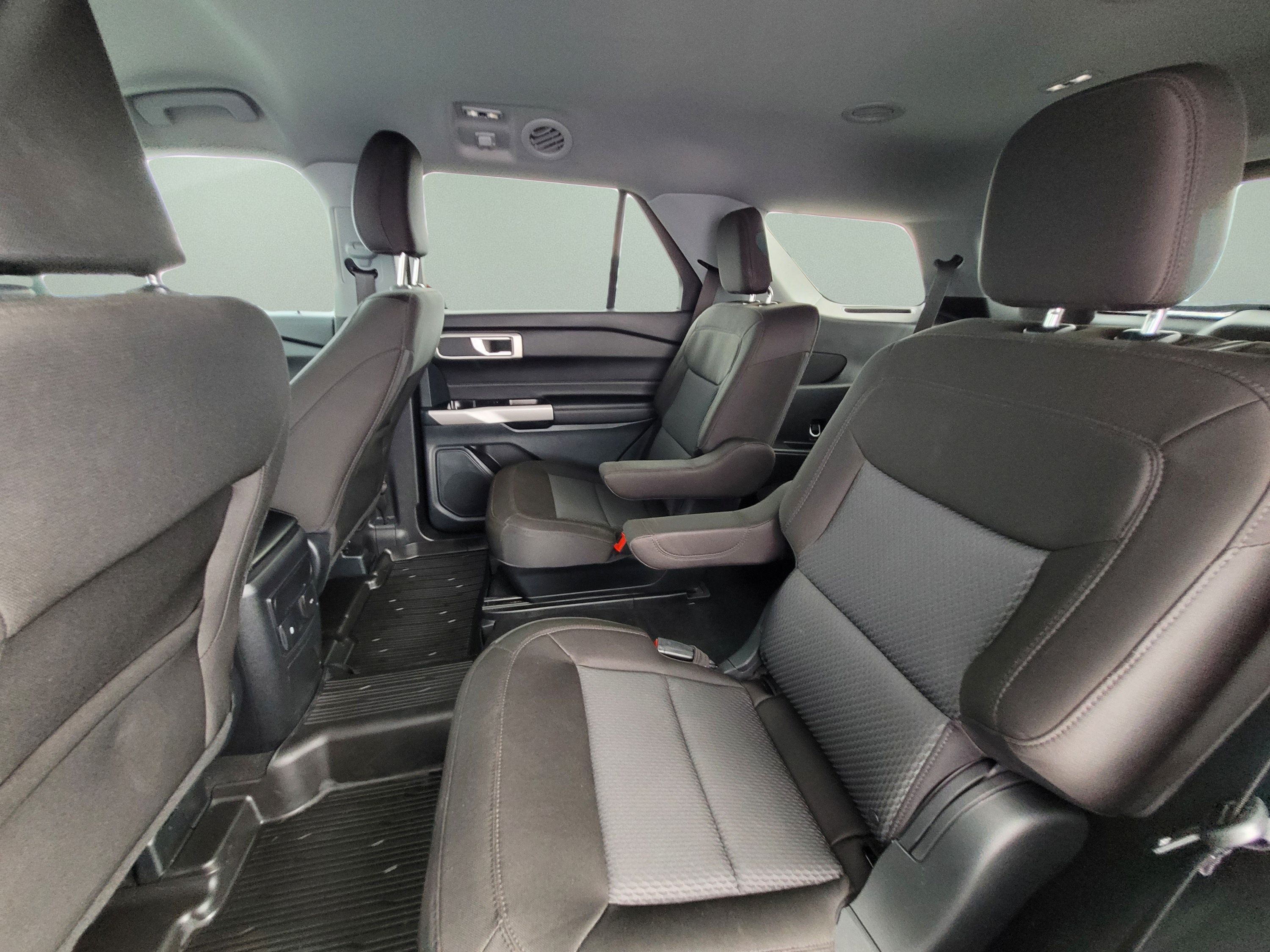 Used 2024 Ford Explorer XLT AWD/4WD image 17