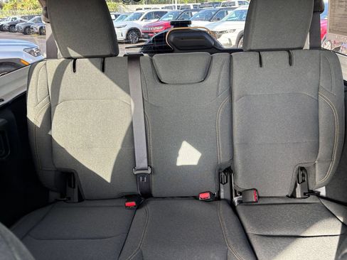 Used 2025 Jeep Wrangler Unlimited Sahara AWD/4WD image 38