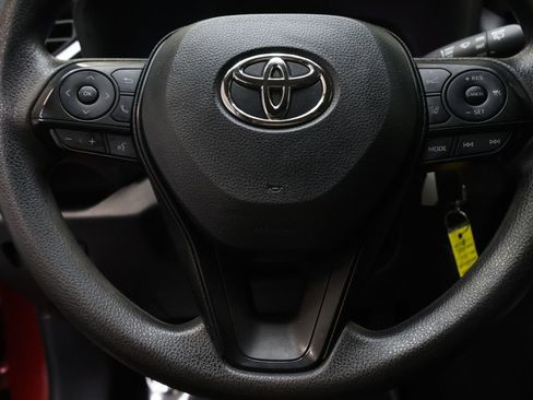 Used 2022 Toyota RAV4 LE AWD/4WD image 18